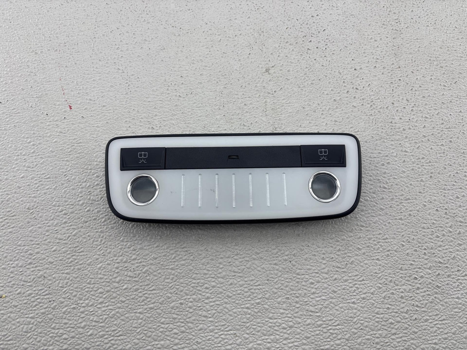 10-18 Mercedes W212 E350 Cls550 Rear Overhead Dome Light 2128205001 Oem