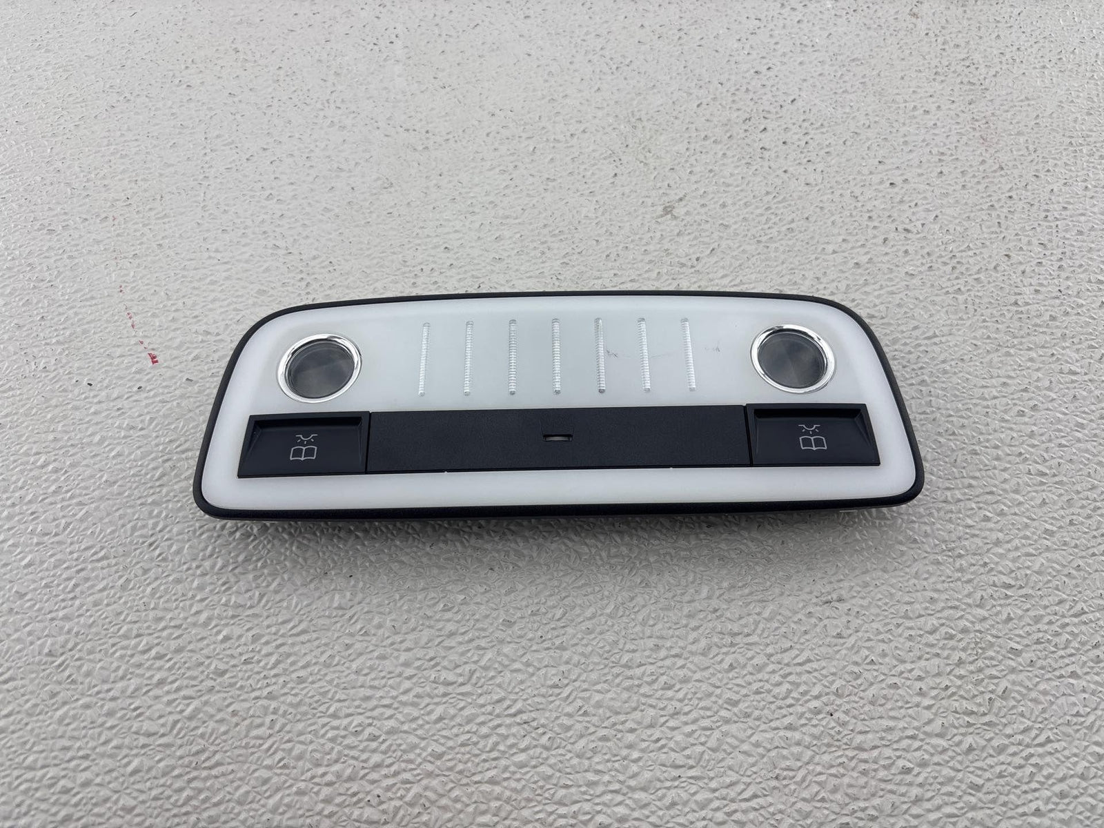 10-18 Mercedes W212 E350 Cls550 Rear Overhead Dome Light 2128205001 Oem