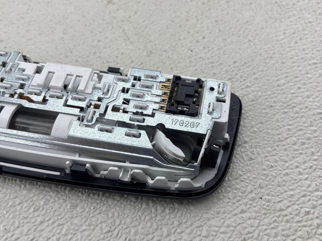 10-18 Mercedes W212 E350 Cls550 Rear Overhead Dome Light 2128205001 Oem