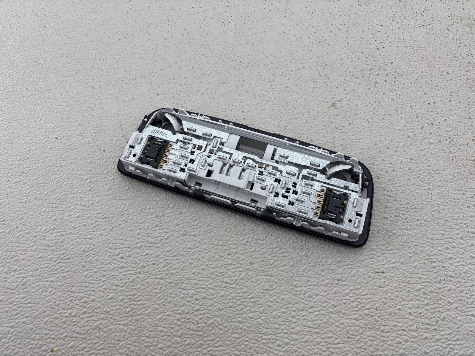 10-18 Mercedes W212 E350 Cls550 Rear Overhead Dome Light 2128205001 Oem