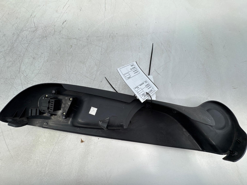 10-14 Volkswagen Jetta Sportwagen Front Right Lower Seat Trim Panel Cover Oem.