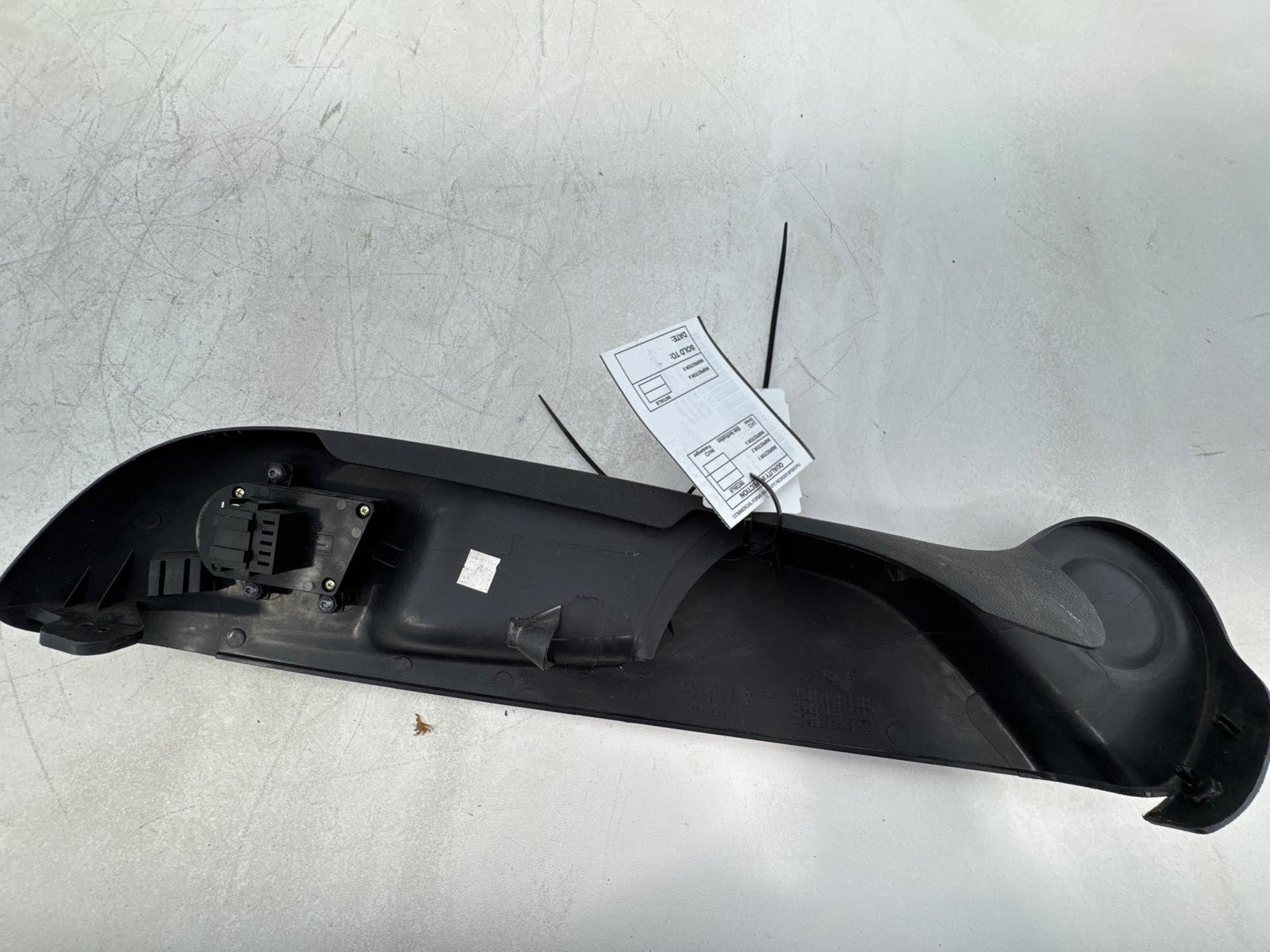 10-14 Volkswagen Jetta Sportwagen Front Right Lower Seat Trim Panel Cover Oem.