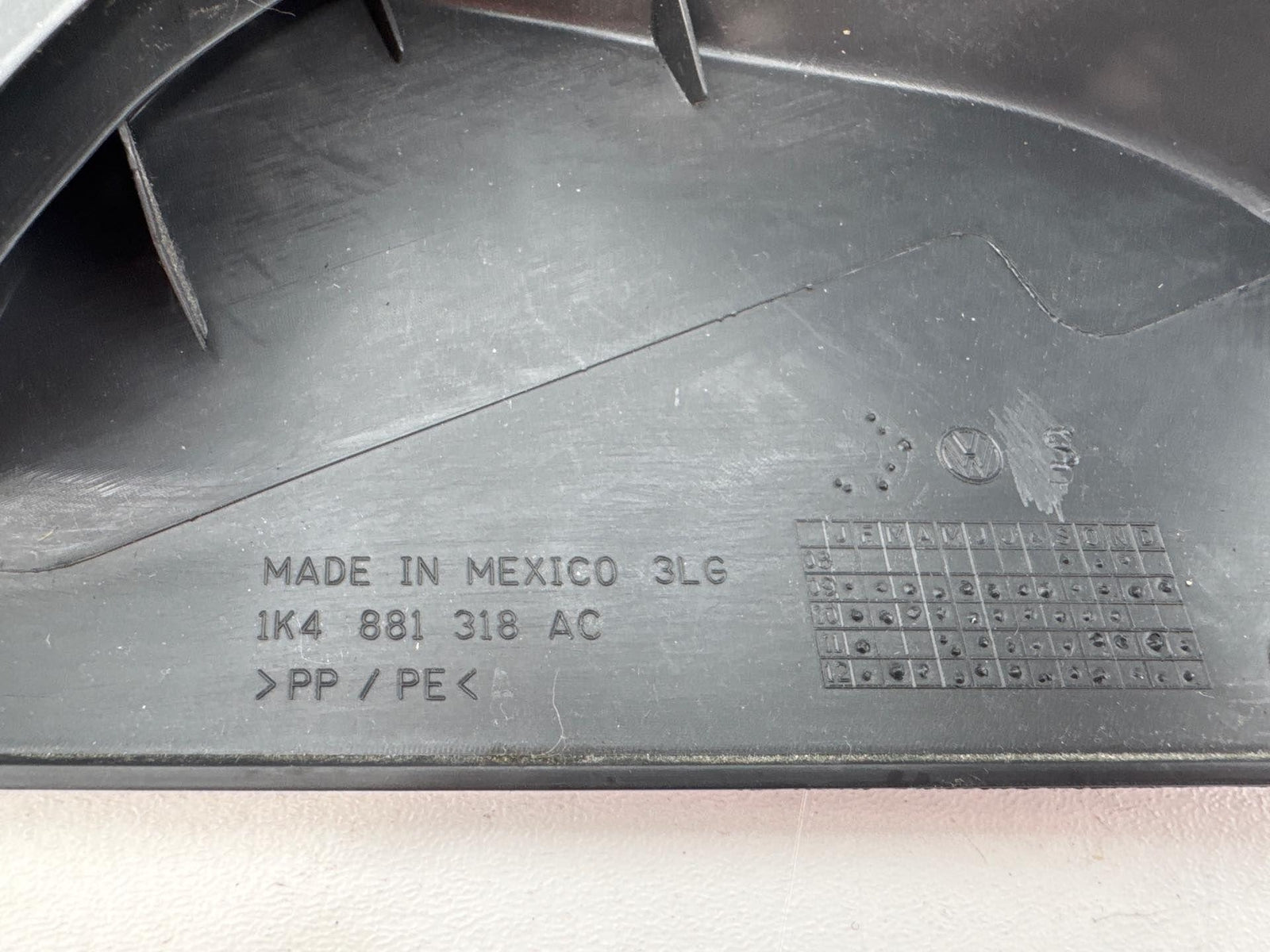 10-14 Volkswagen Jetta Sportwagen Front Right Lower Seat Trim Panel Cover Oem.