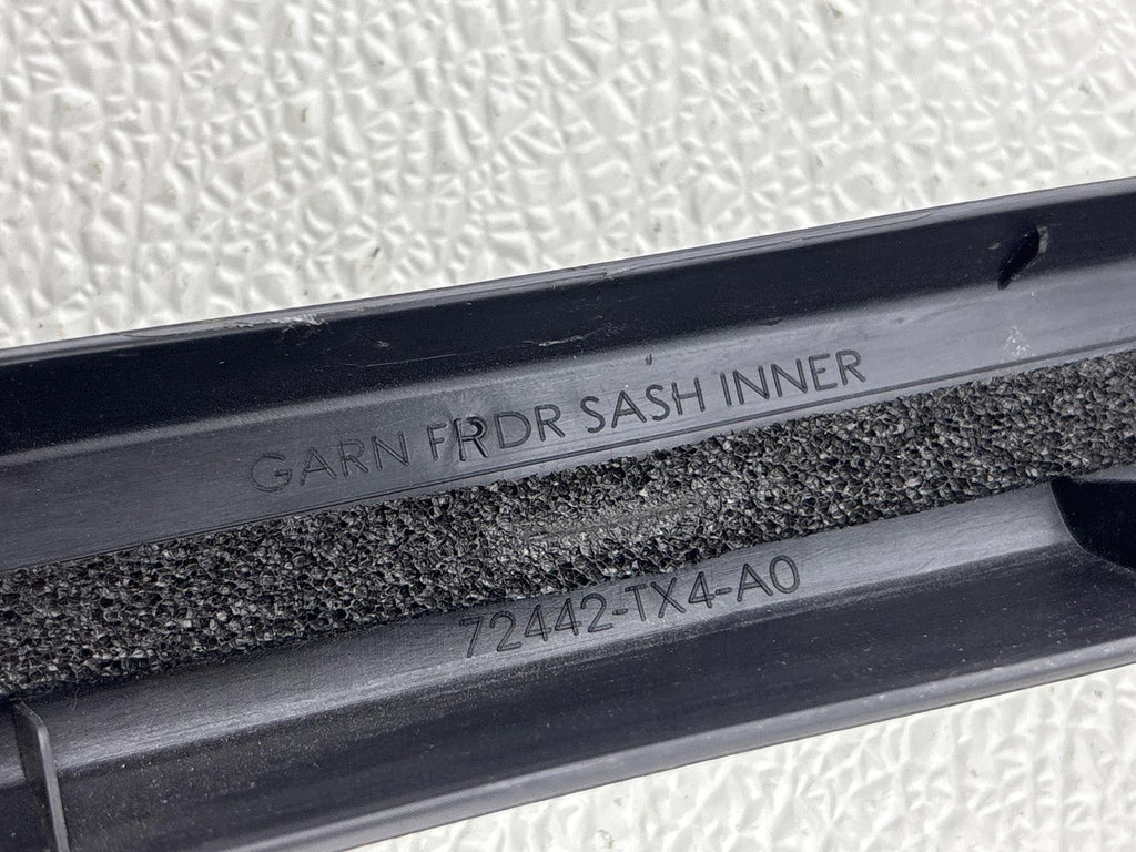 13-18 Acura Rdx Front Right Door Window Trim Panel Oem