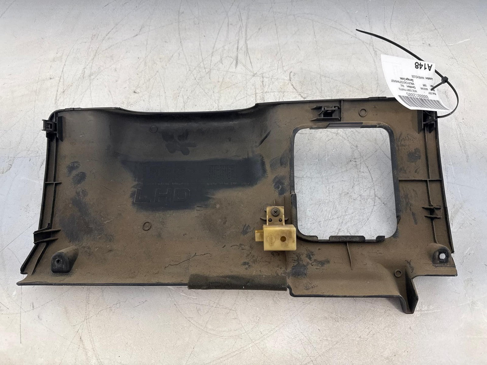 1995-1999 Nissan Maxima Knee Bolster Lower Column Dash Trim Panel Oem