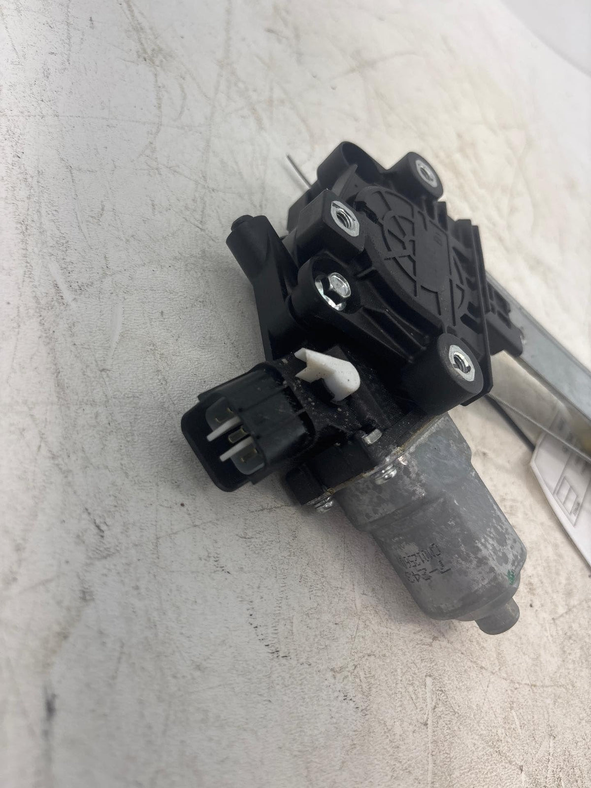 13-17 Subaru Xv Crosstrek Front Left Driver Window Motor Regulator