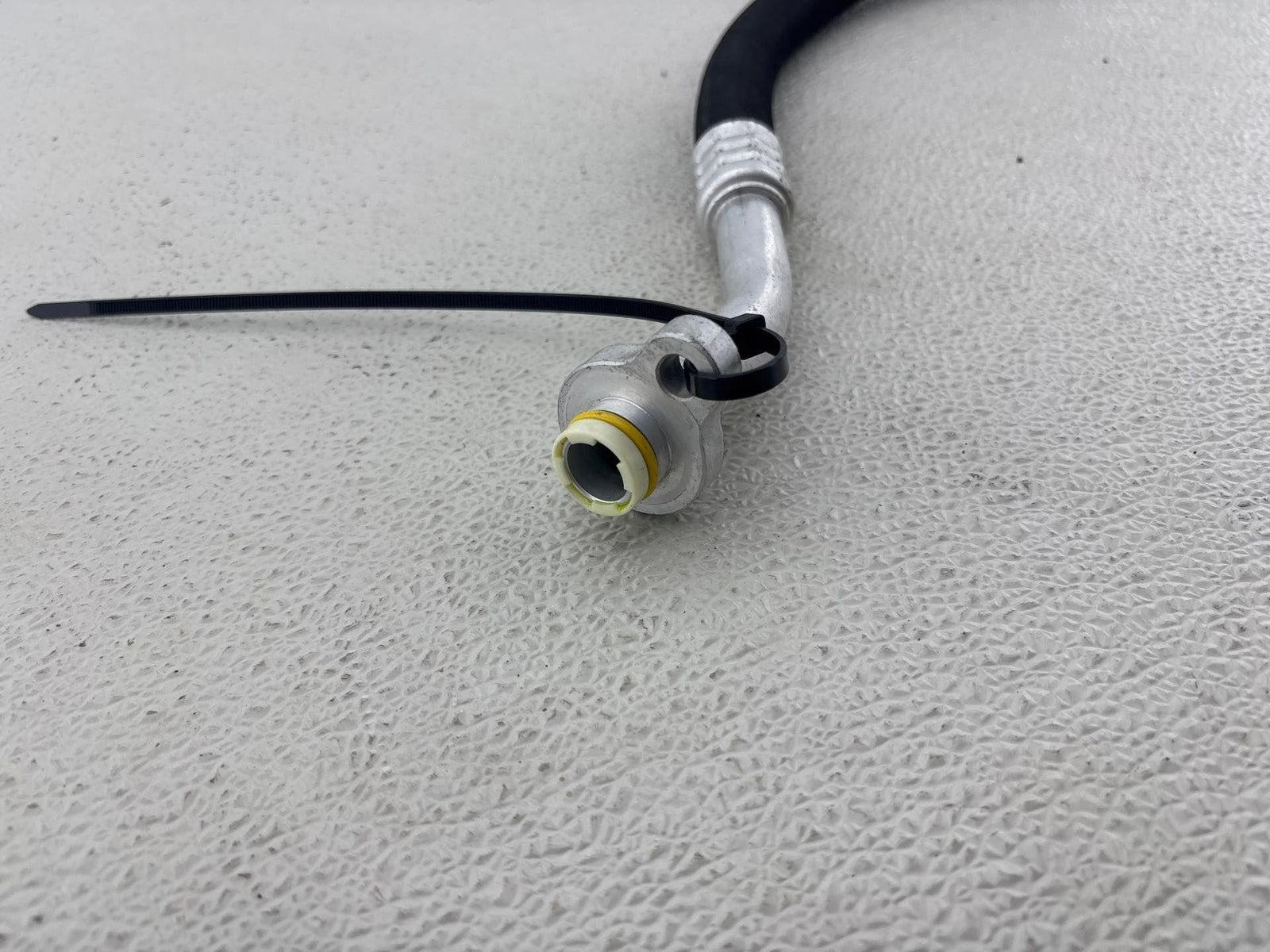 19-22 Volvo Xc40 A/C Suction Liquid Hose Pipe Line 31694876 Oem