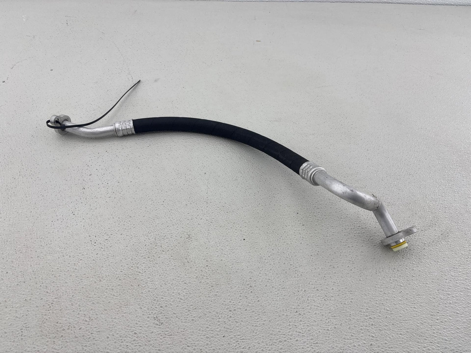 19-22 Volvo Xc40 A/C Suction Liquid Hose Pipe Line 31694876 Oem