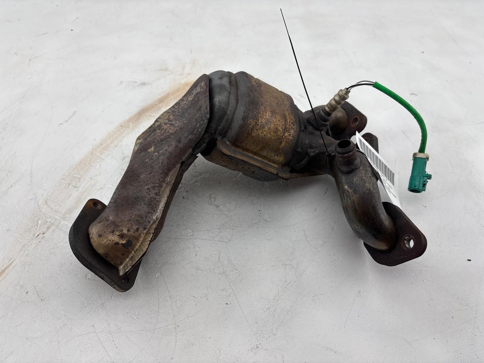 2000-2002 Ford Taurus Rear Right Exhaust Manifold W/ Catalytic Converter OEM