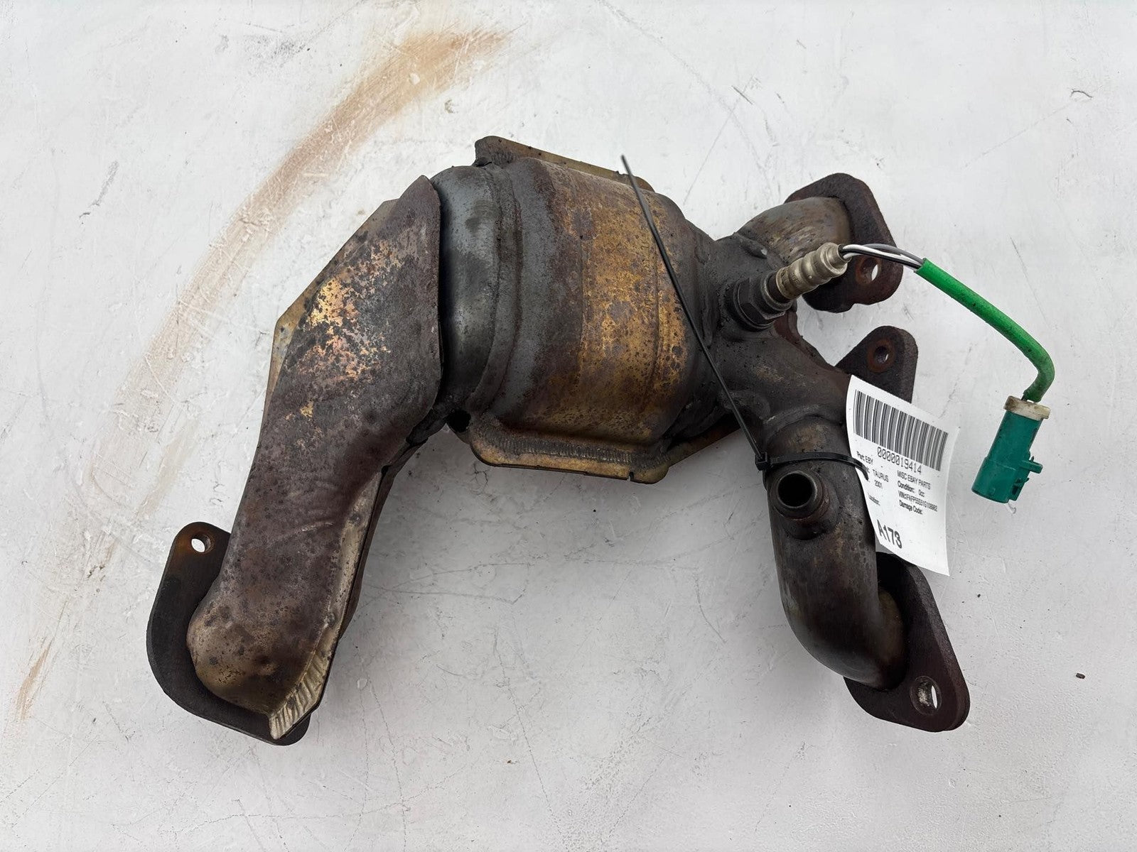 2000-2002 Ford Taurus Rear Right Exhaust Manifold W/ Catalytic Converter OEM