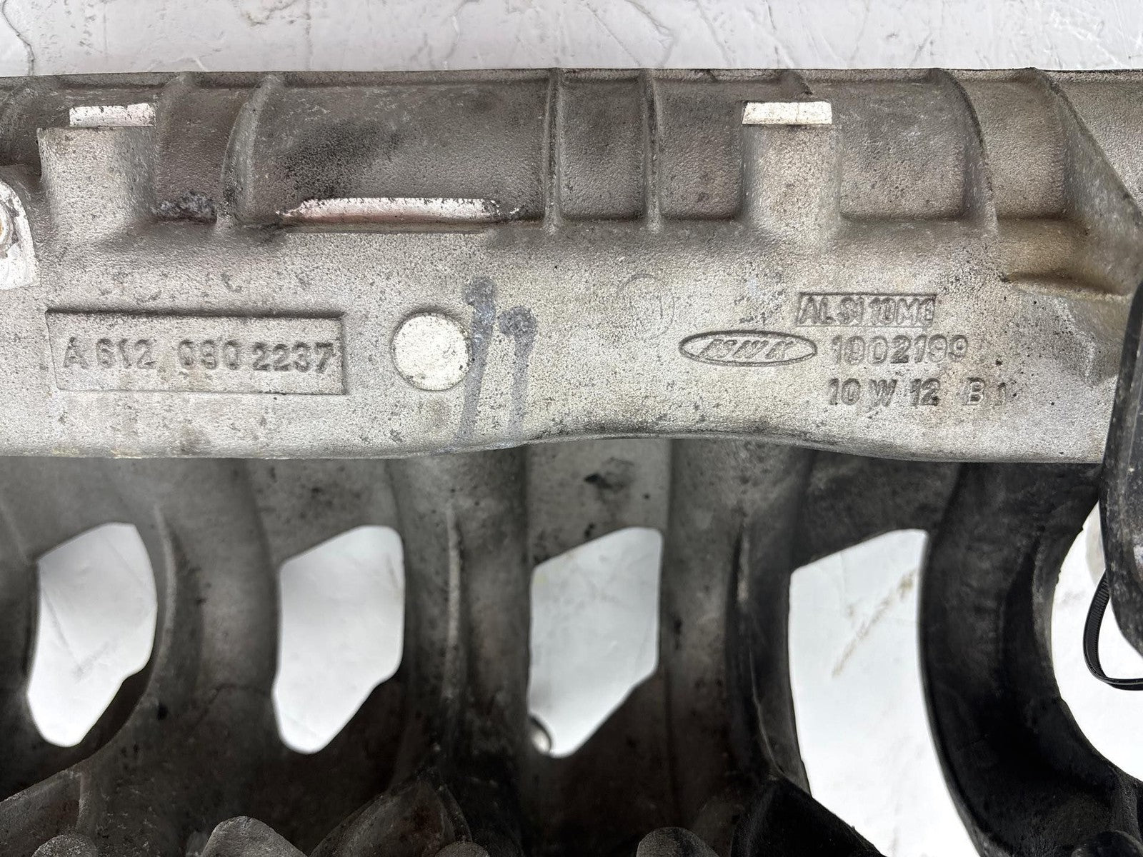 2000-2006 Dodge Van Sprinter 2500 2.7L Intake Manifold A6120902237