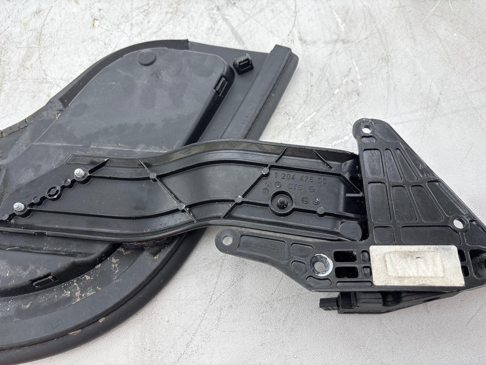 03-06 MERCEDES SL500 SL600 RIGHT SIDE CONVERTIBLE TOP ROOF TRUNK FLAP COVER OEM.