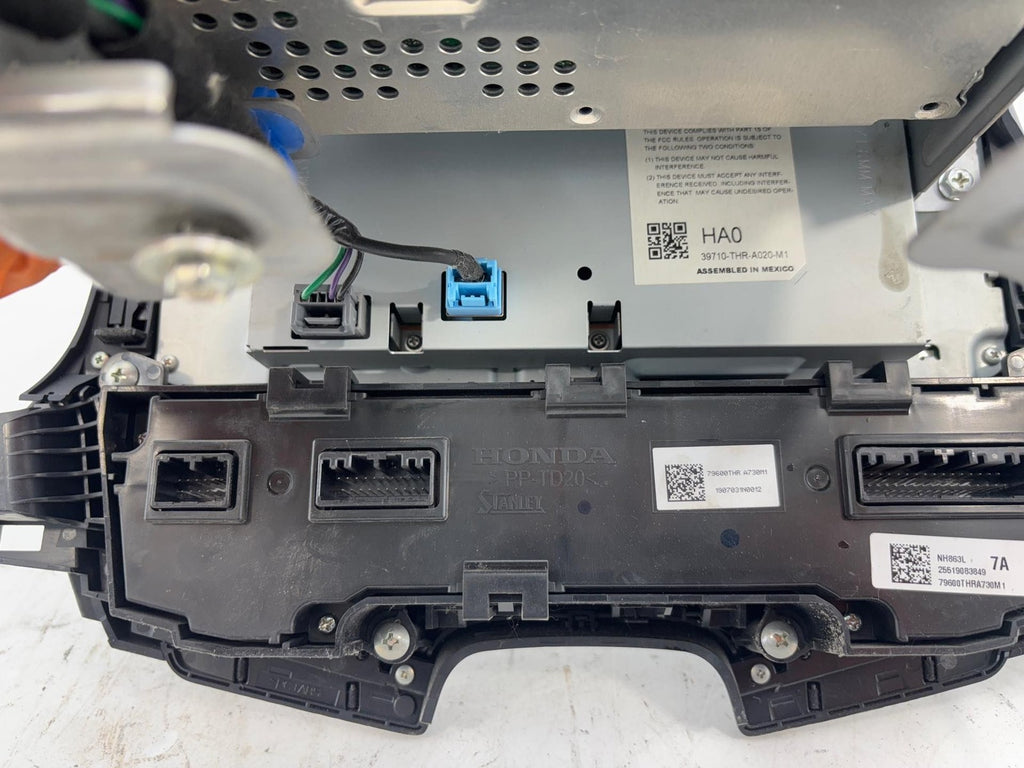 18-20 HONDA ODYSSEY DISPLAY SCREEN RADIO COMMAND HEAD UNIT CLIMATE CONTROLS OEM