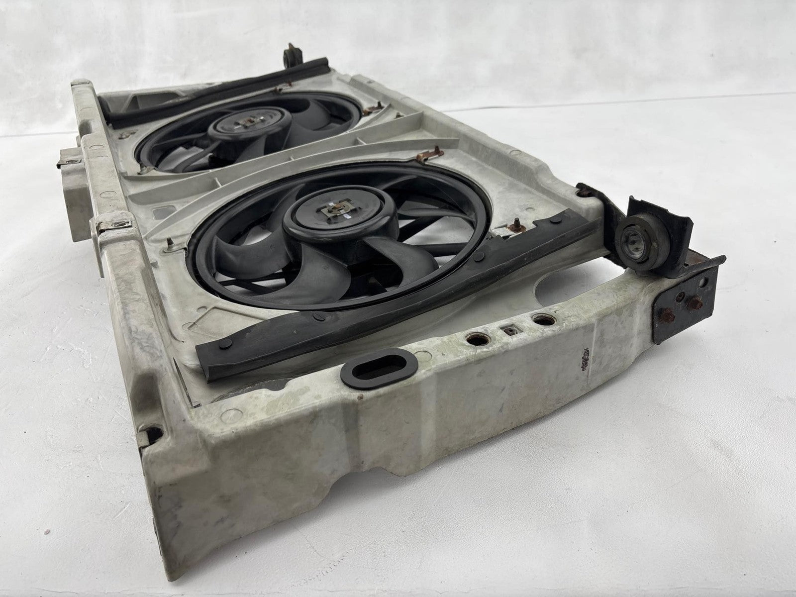 1989-2001 Ford Taurus Radiator Cooling Fan Assembly OEM