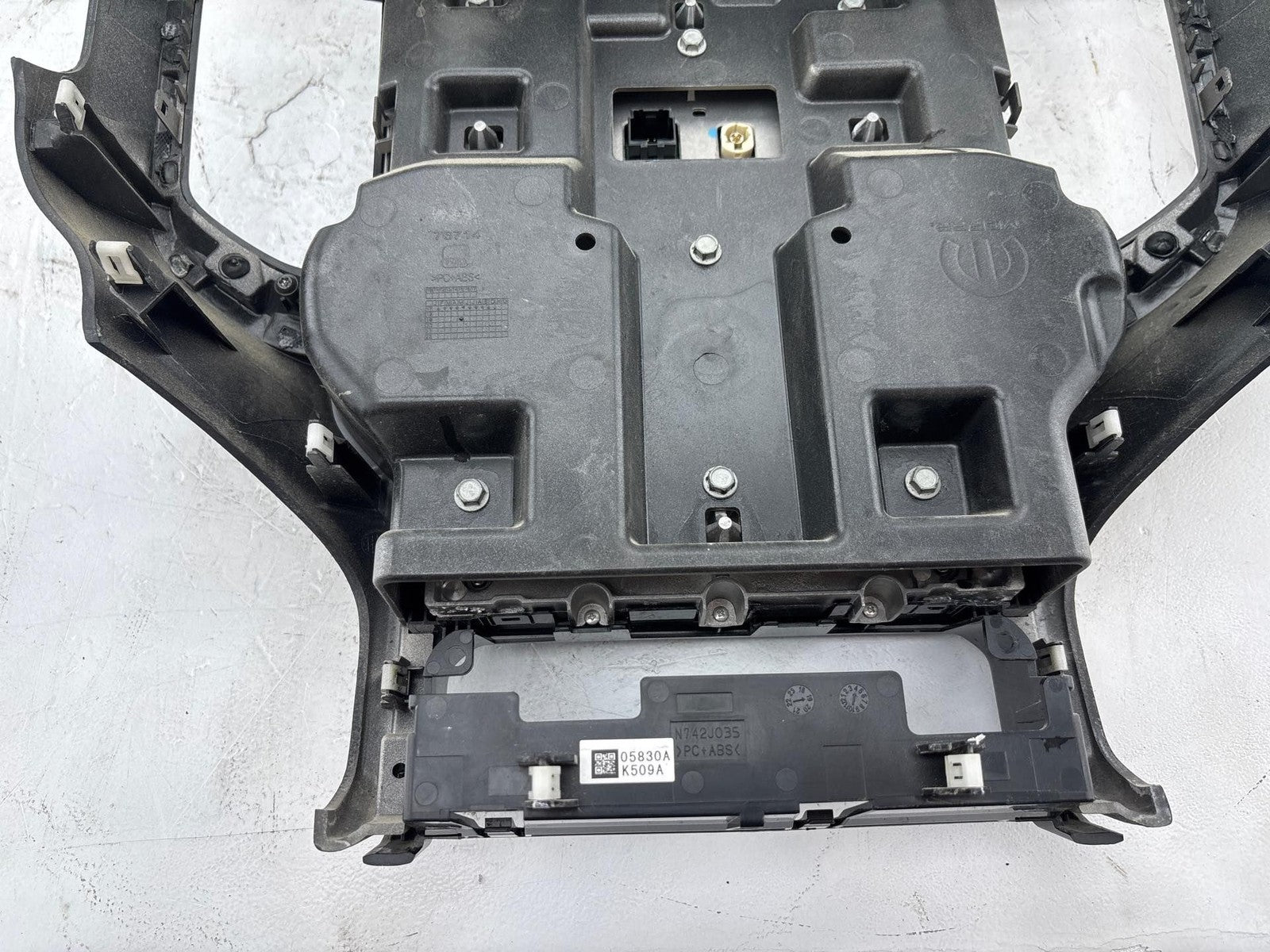 19-20 Ram 3500 Pickup 6.7L Diesel Player Radio Navigation Display OEM