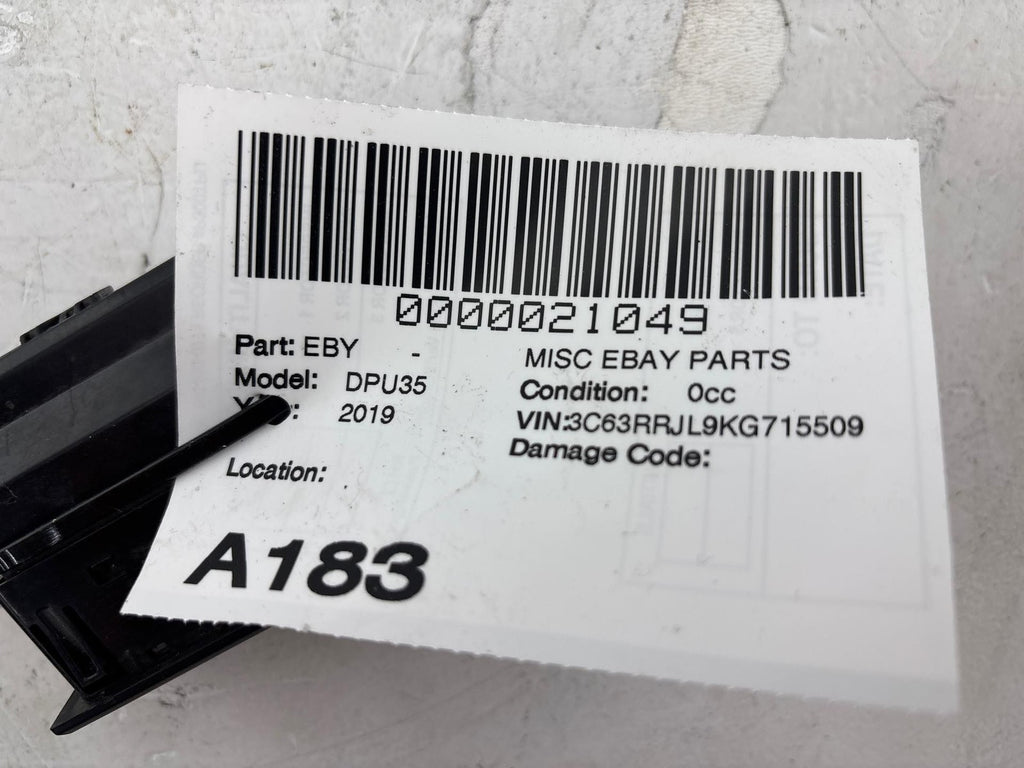 19-23 RAM 2500 3500 Media Hub USB Port 68330429AF OEM