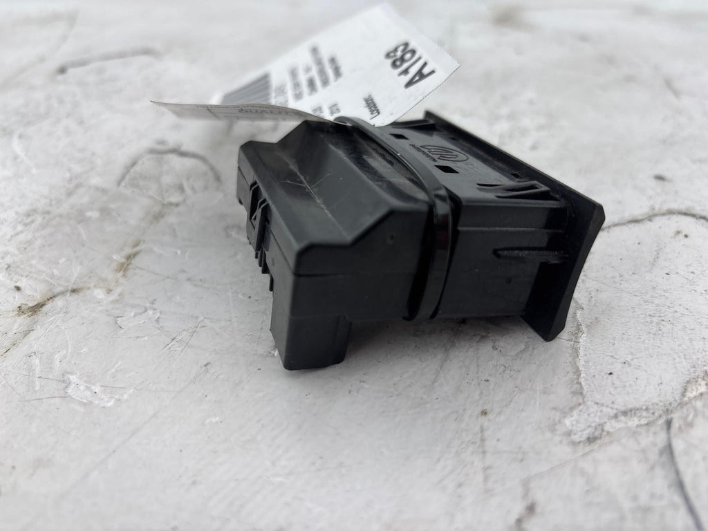 19-23 RAM 2500 3500 Media Hub USB Port 68330429AF OEM