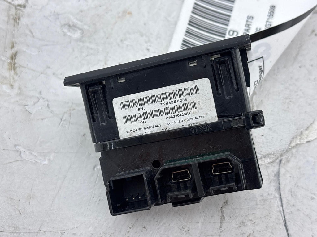 19-23 RAM 2500 3500 Media Hub USB Port 68330429AF OEM