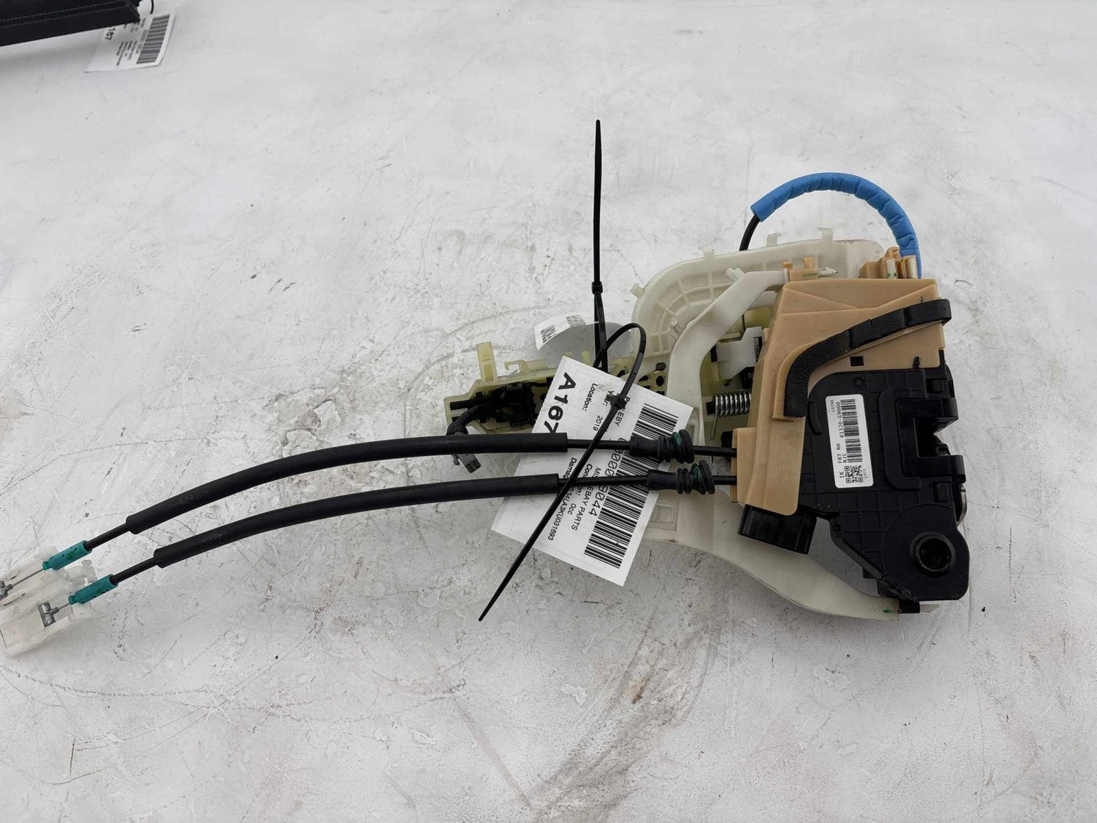 19-21 Genesis G70 Front Right Door Handle w/ Lock Latch Actuator OEM