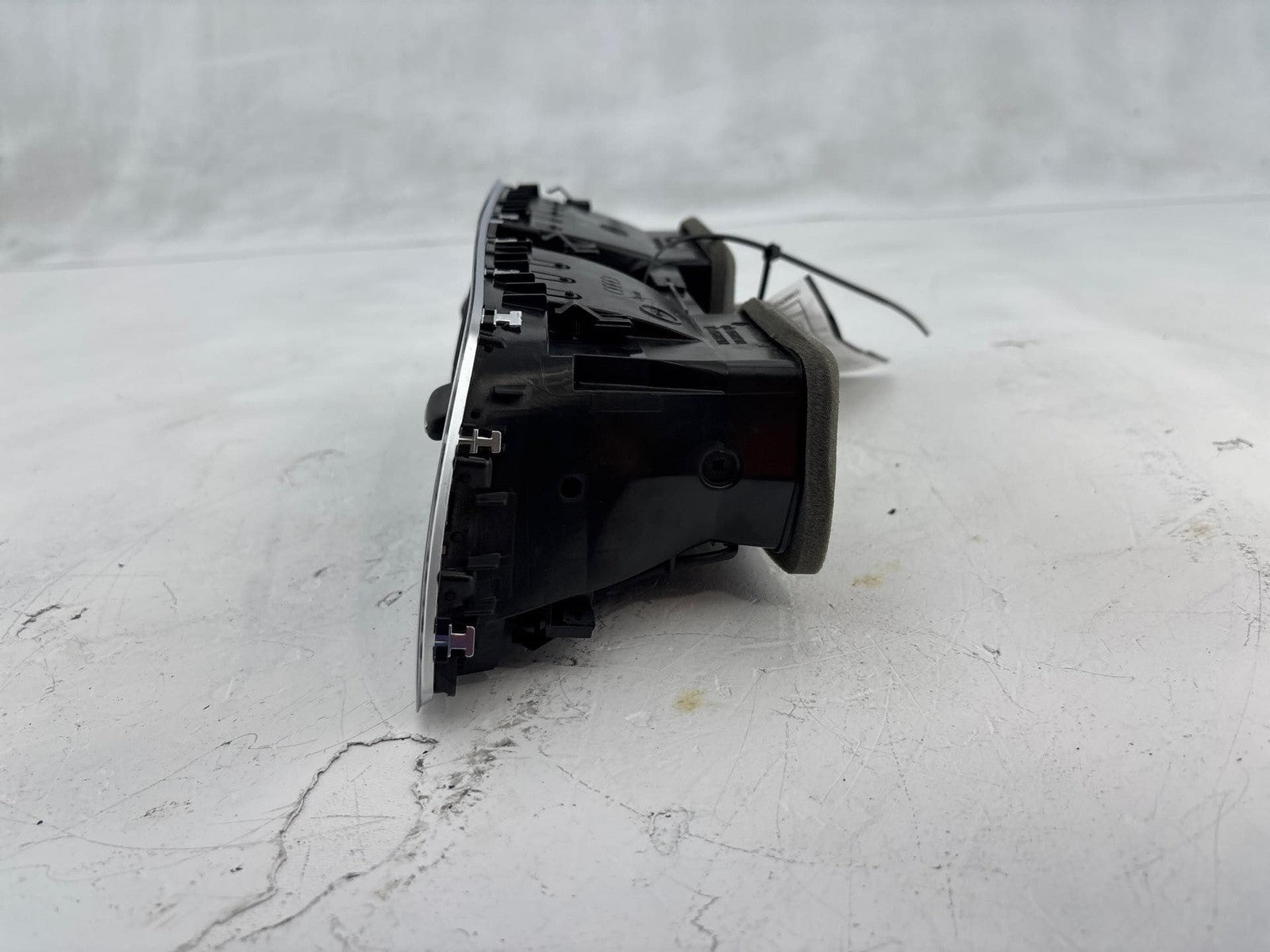 15- 18 Audi Q3 Front Center Dashboard AC A/C Air Vent Grill w/ Hazard Switch OEM