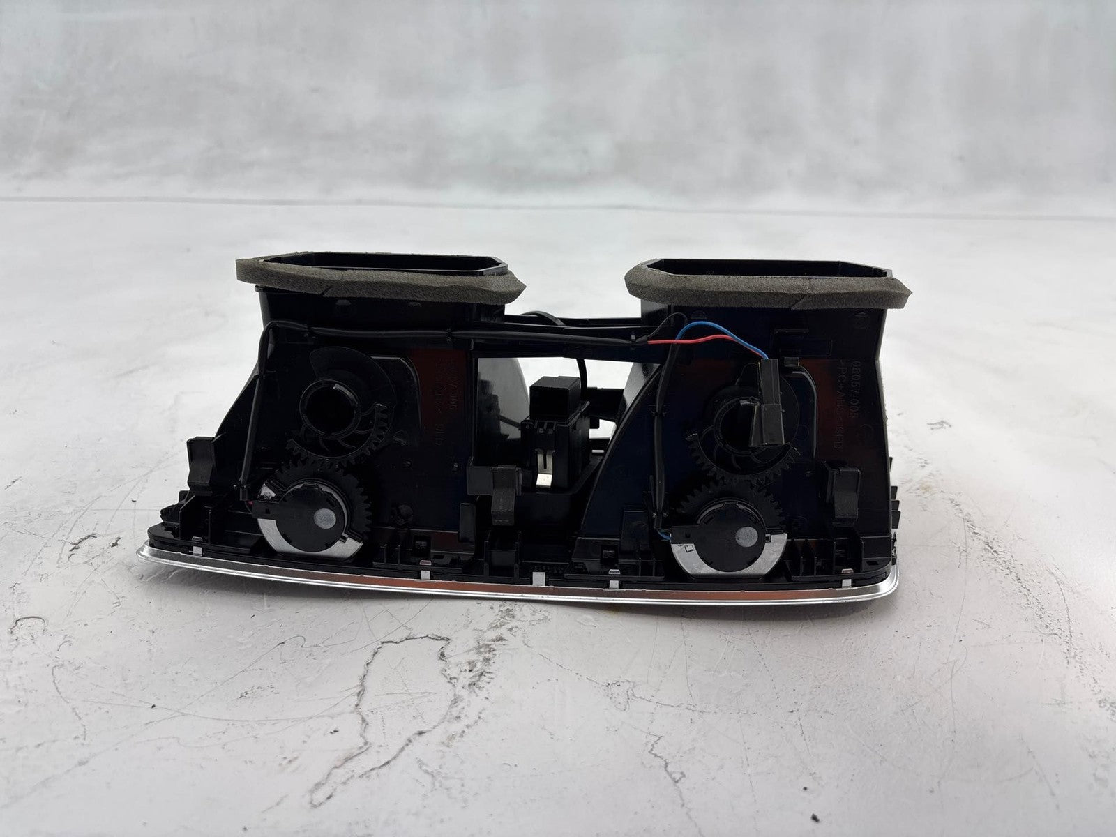 15- 18 Audi Q3 Front Center Dashboard AC A/C Air Vent Grill w/ Hazard Switch OEM