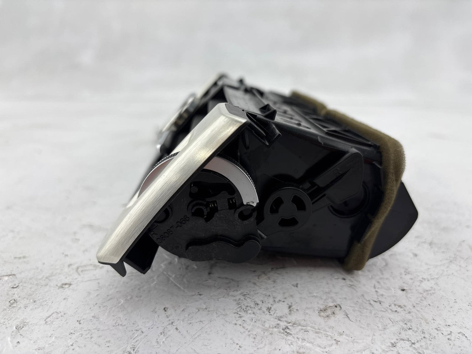 12-19 Land Rover Evoque L538 2013 Dashboard Centre Air Vent Grill OEM