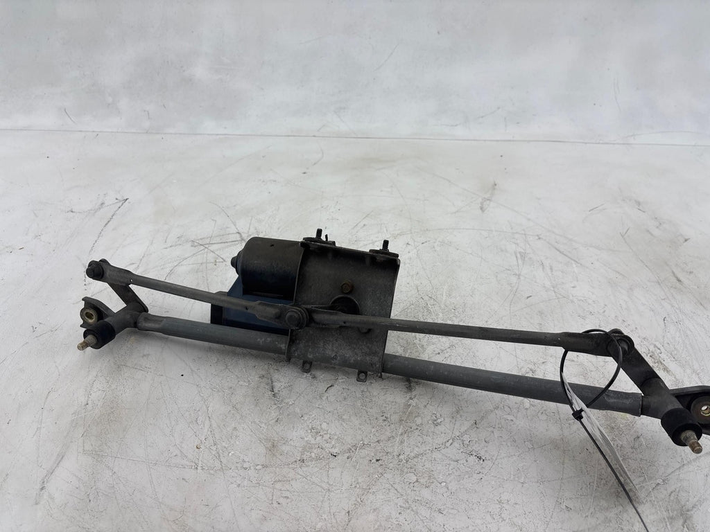 00-02 Saturn SW2 Windshield Wiper Linkage & Motor