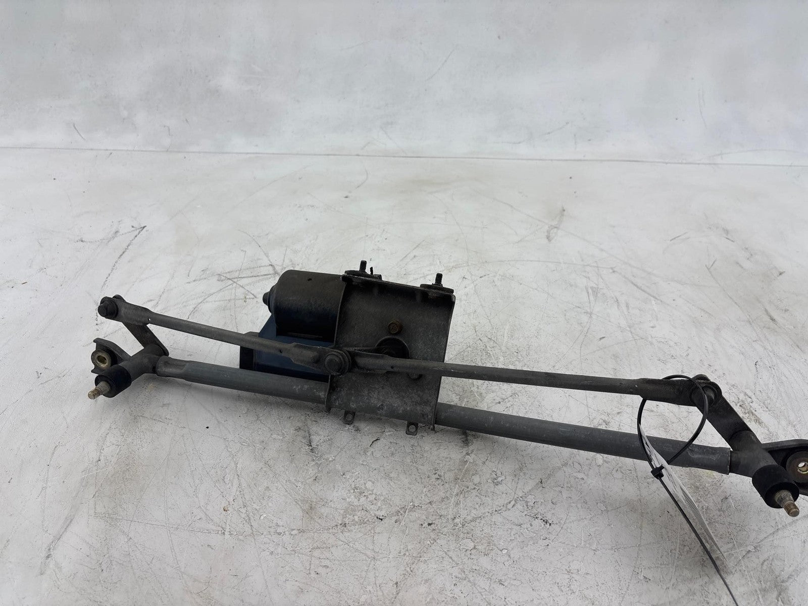 00-02 Saturn SW2 Windshield Wiper Linkage & Motor