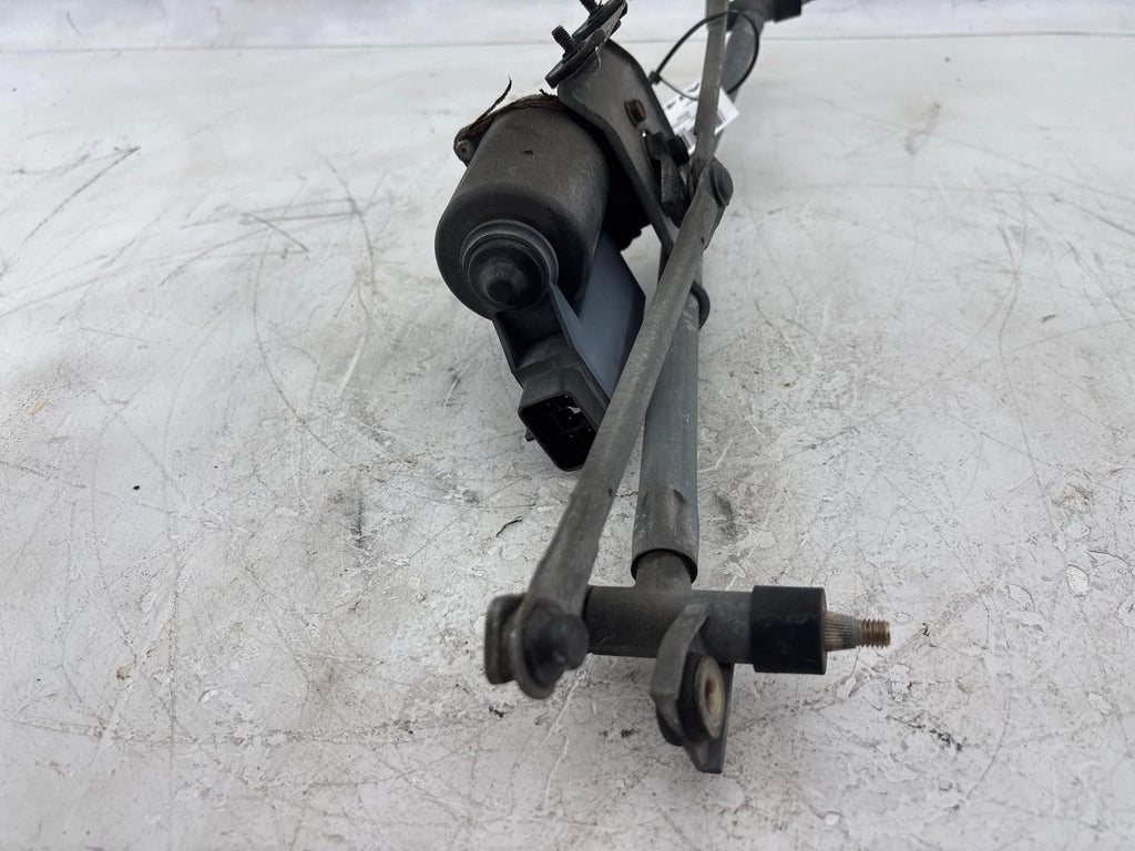 00-02 Saturn SW2 Windshield Wiper Linkage & Motor