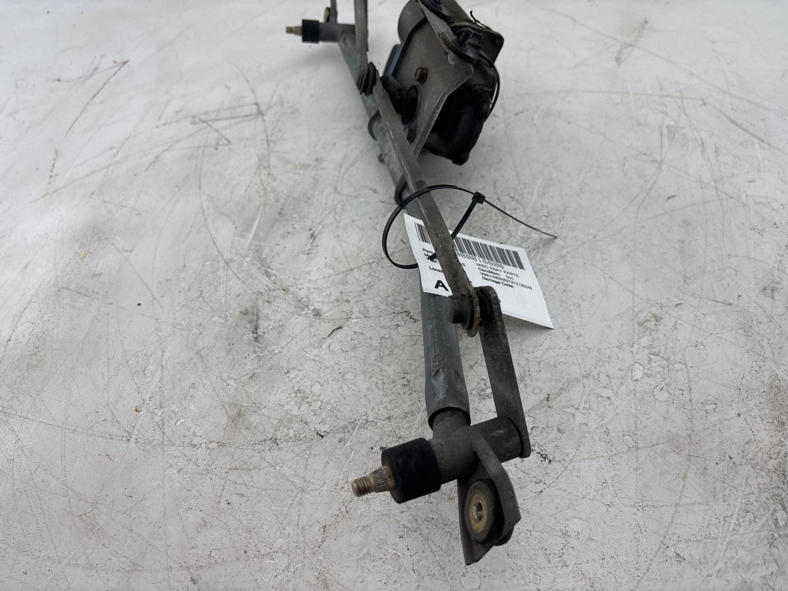00-02 Saturn SW2 Windshield Wiper Linkage & Motor