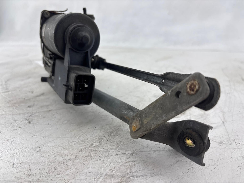 00-02 Saturn SW2 Windshield Wiper Linkage & Motor