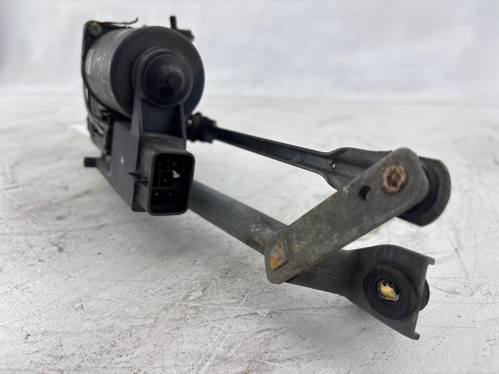 00-02 Saturn SW2 Windshield Wiper Linkage & Motor