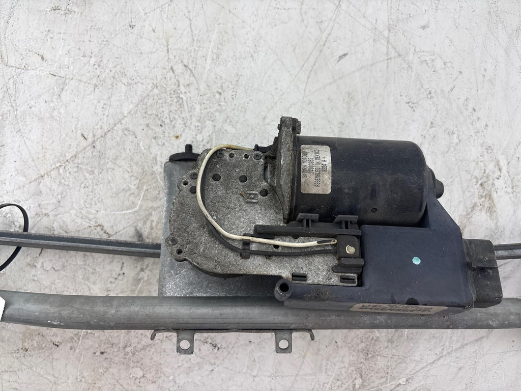 00-02 Saturn SW2 Windshield Wiper Linkage & Motor