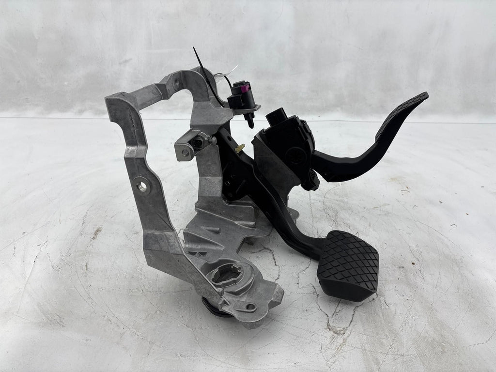 08-18 Audi A4 A5 Q5 Gas Accelerator Throttle Pedal & Brake Pedal Assembly OEM