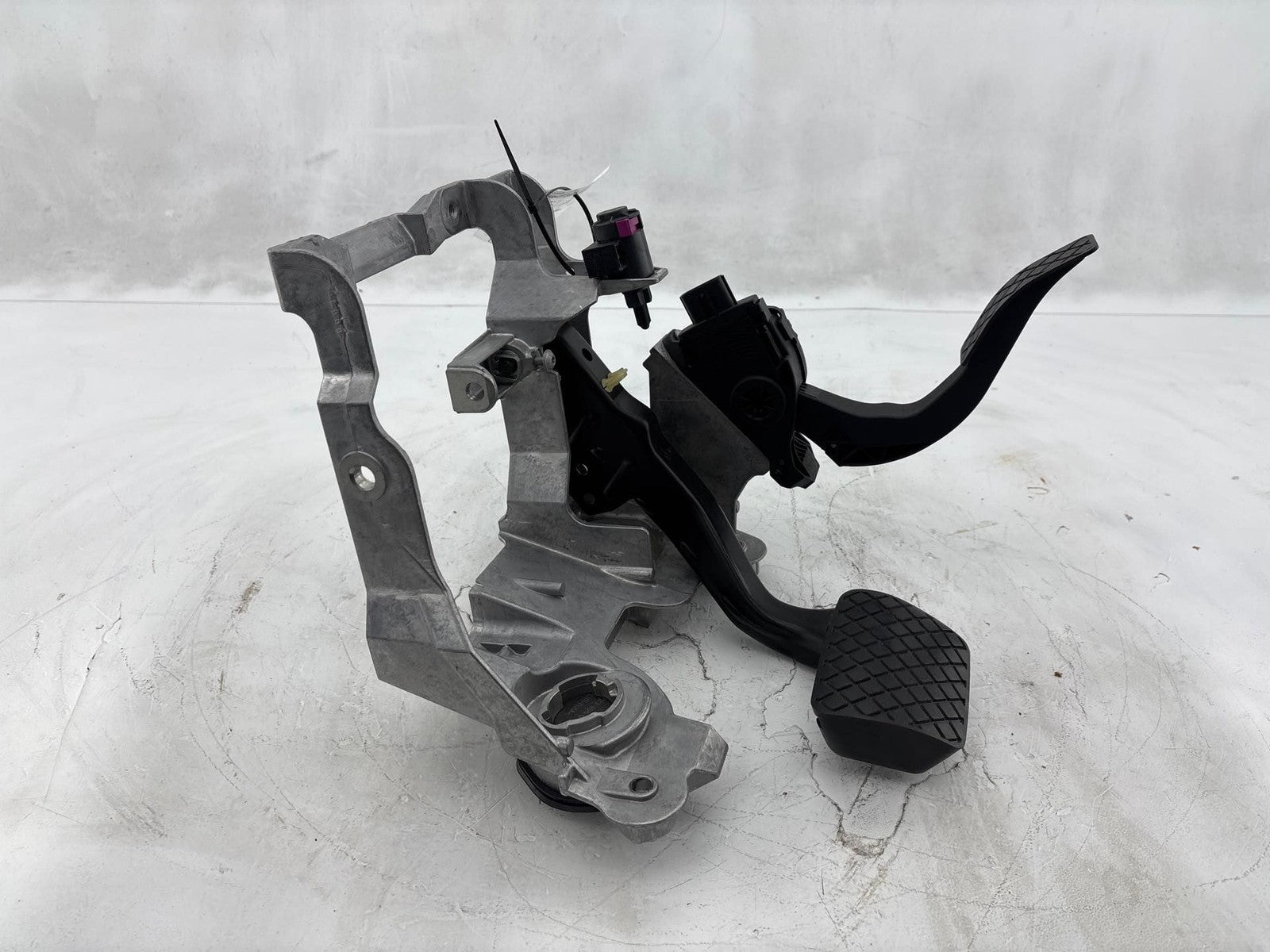 08-18 Audi A4 A5 Q5 Gas Accelerator Throttle Pedal & Brake Pedal Assembly OEM