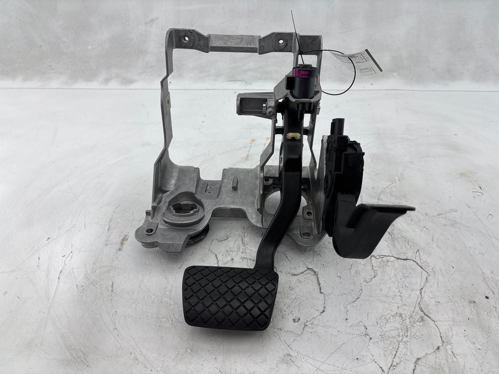 08-18 Audi A4 A5 Q5 Gas Accelerator Throttle Pedal & Brake Pedal Assembly OEM