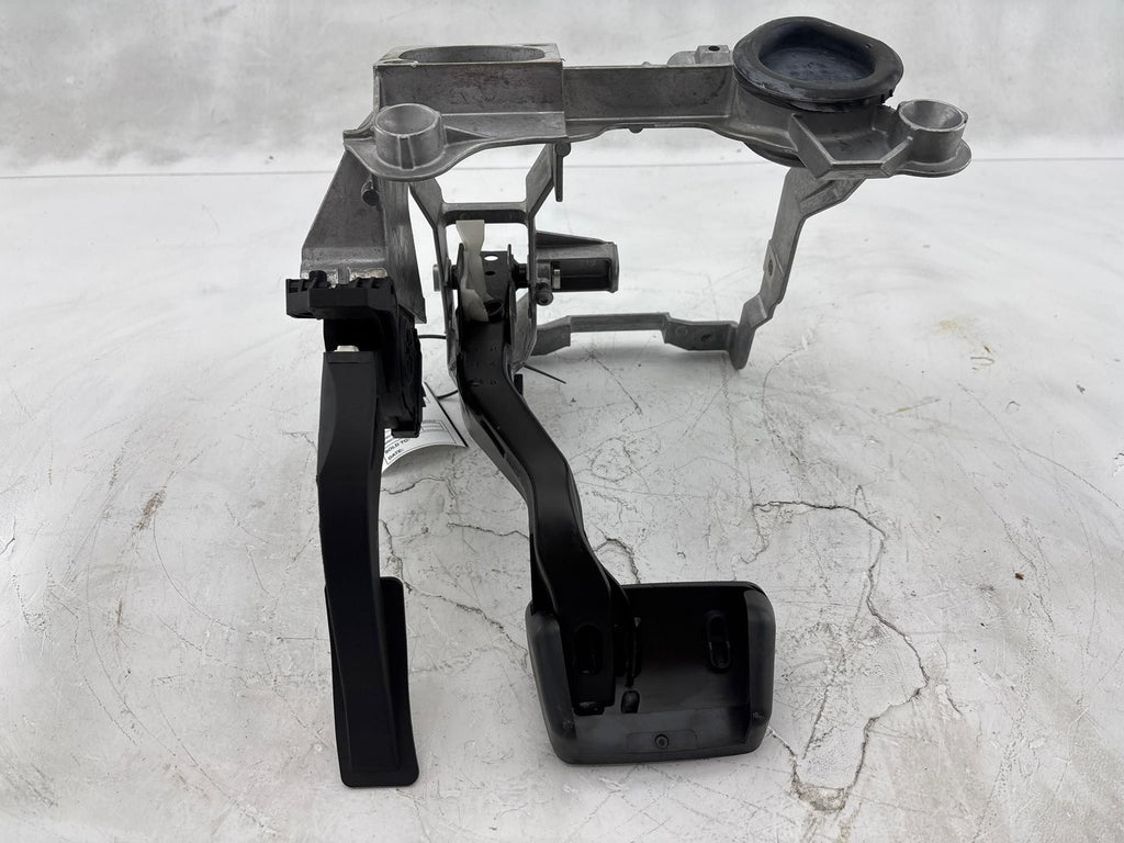 08-18 Audi A4 A5 Q5 Gas Accelerator Throttle Pedal & Brake Pedal Assembly OEM