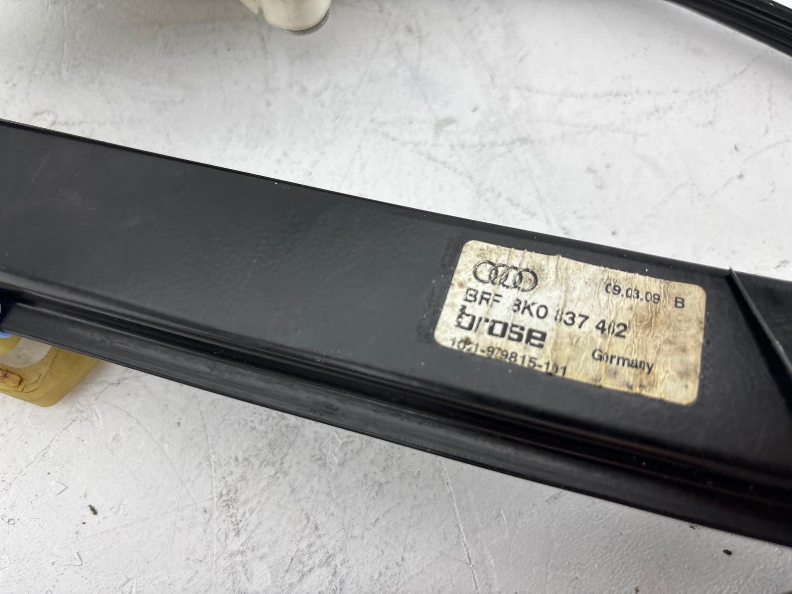 09-11 Audi A4 Front Right Side Door Window Ragulator W/ Motor OEM