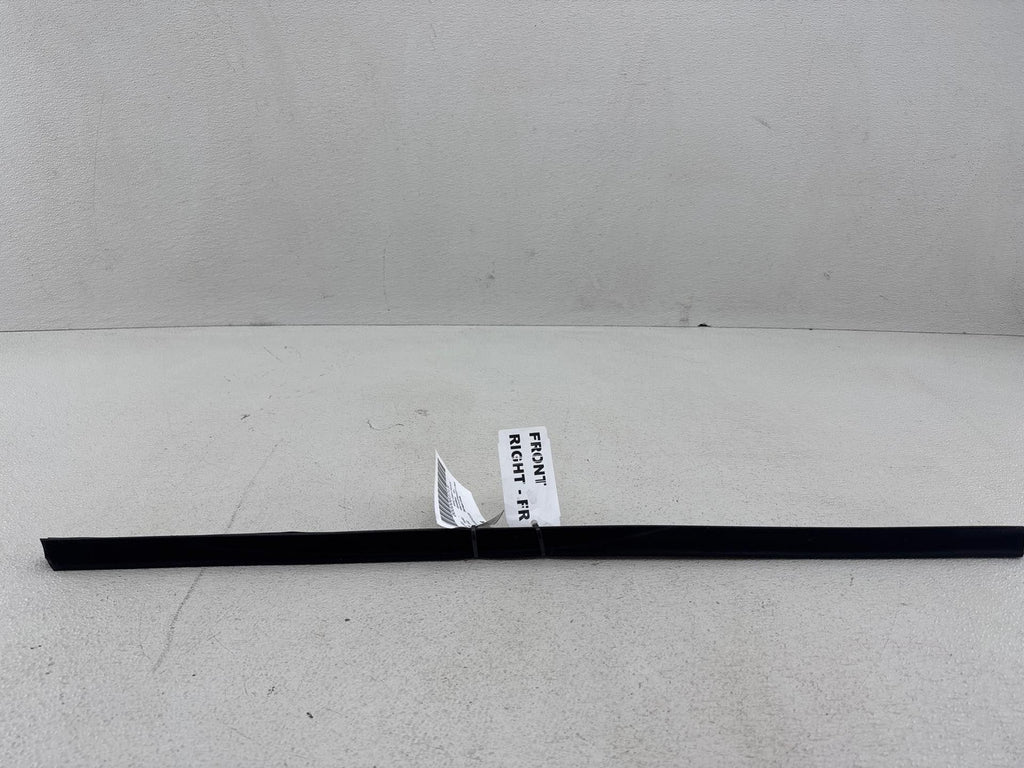 02-05 Ford Thunderbird Front Passenger Right Door Upper Window Seal Strip Oem