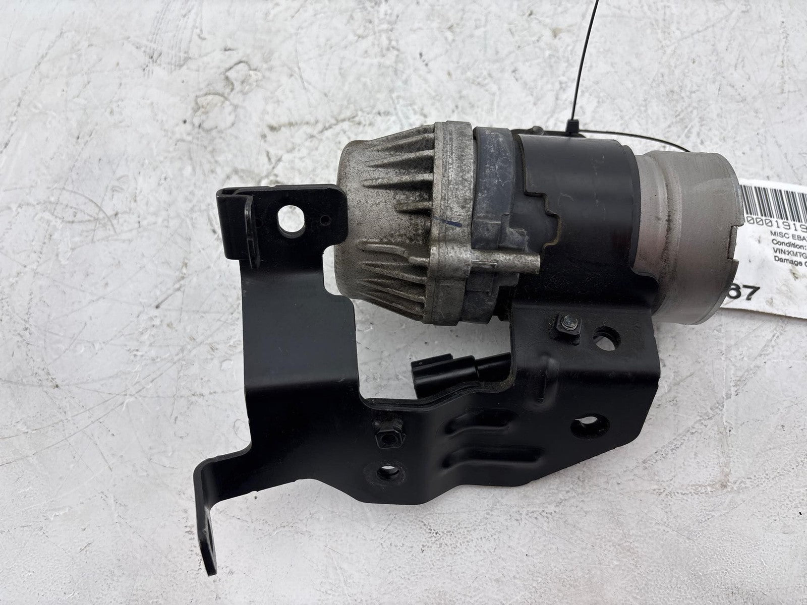 19-23 Genesis G70 2.0L Power Brake Booster Air Vacuum Pump W/ Bracket OEM