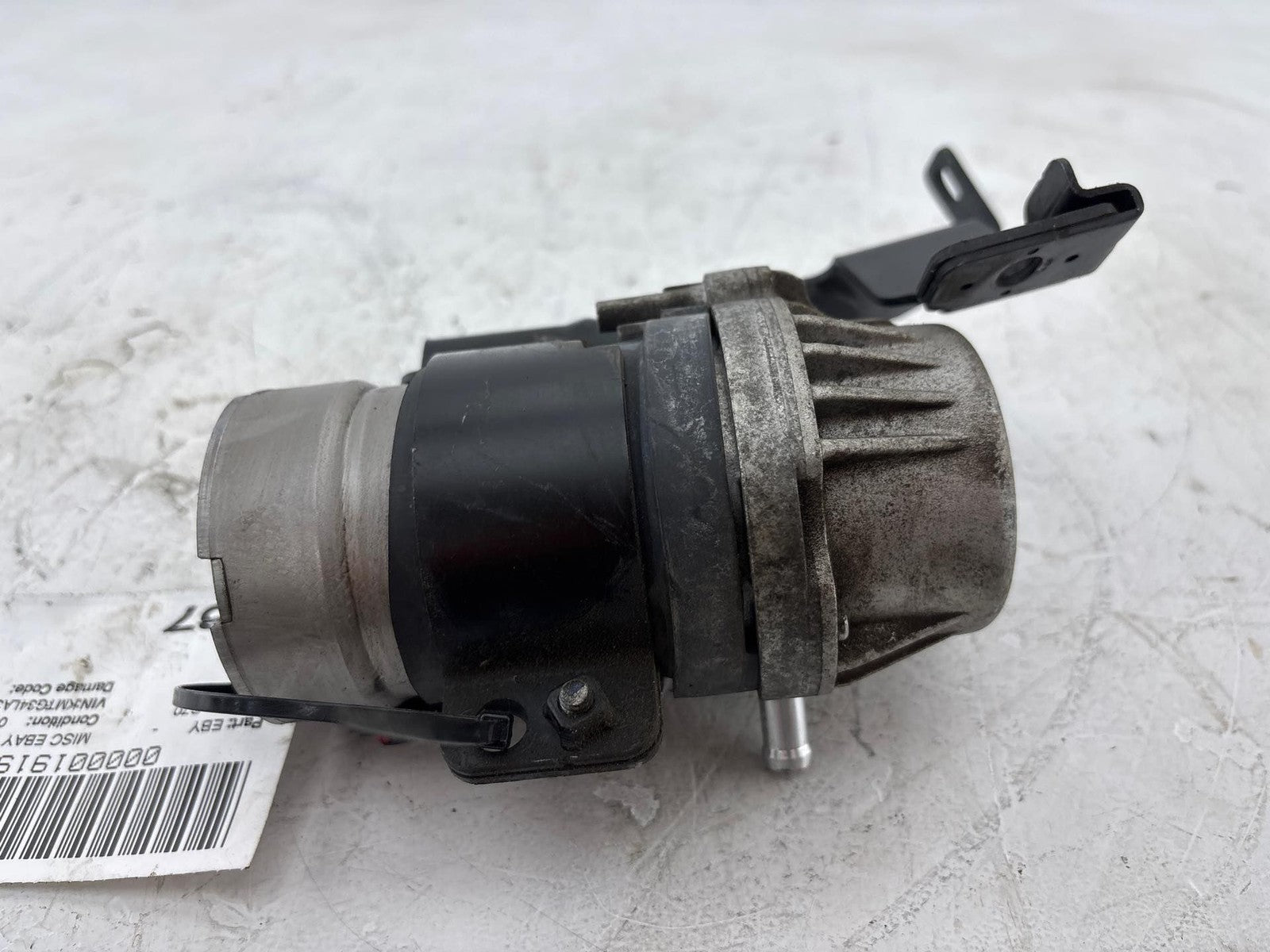 19-23 Genesis G70 2.0L Power Brake Booster Air Vacuum Pump W/ Bracket OEM