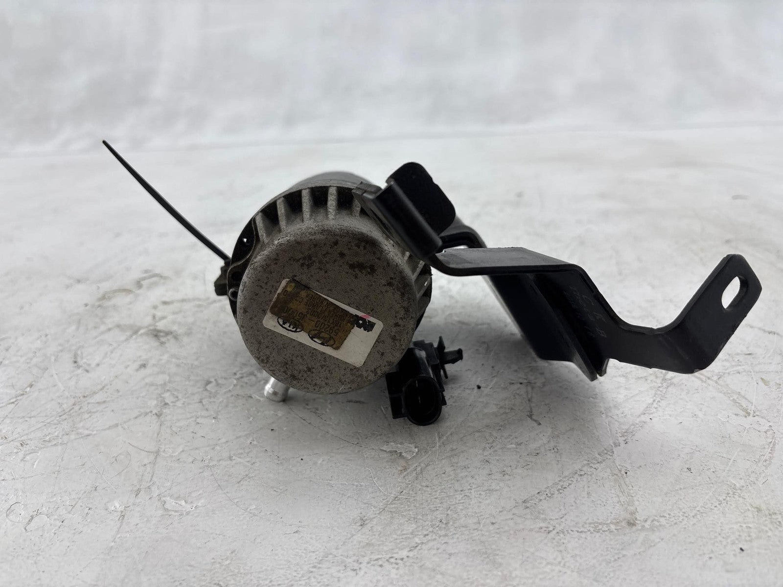 19-23 Genesis G70 2.0L Power Brake Booster Air Vacuum Pump W/ Bracket OEM