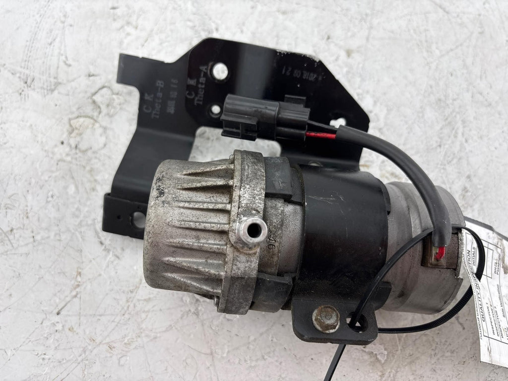 19-23 Genesis G70 2.0L Power Brake Booster Air Vacuum Pump W/ Bracket OEM