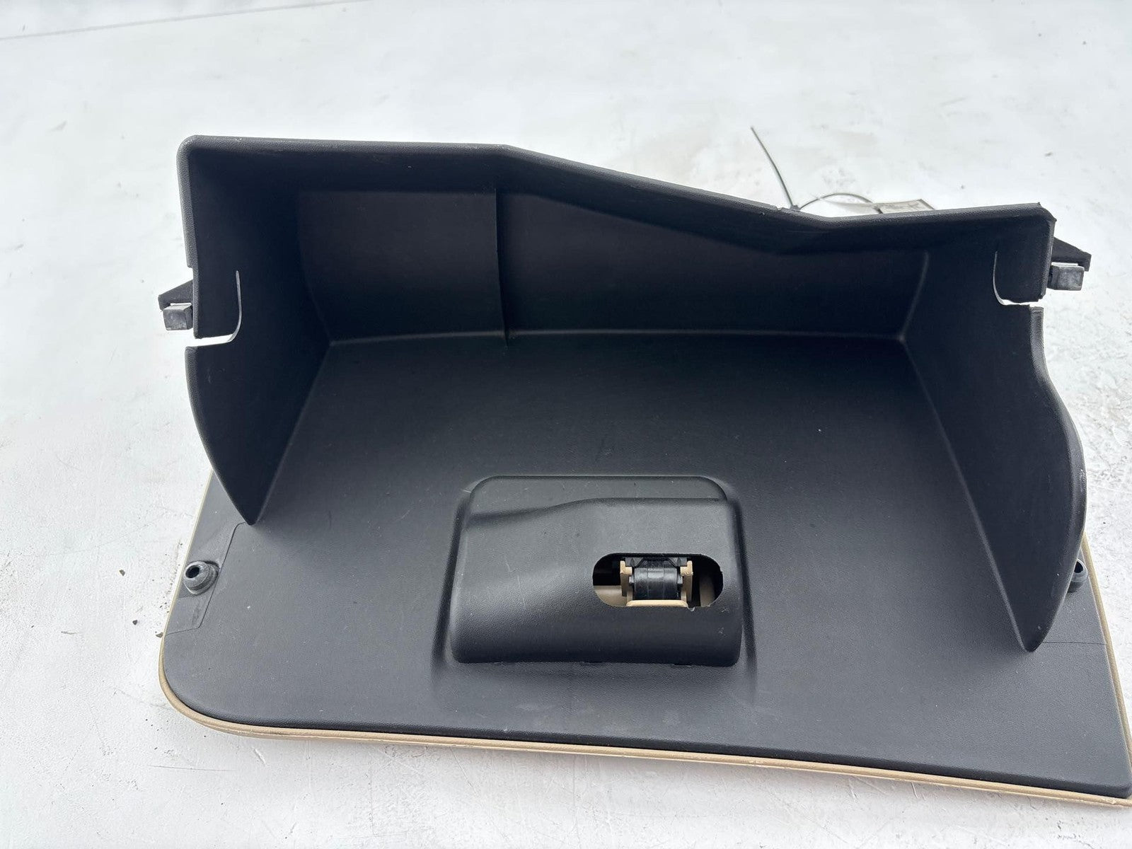 2000-2007 Ford Taurus Dash Glove Box Storage Compartment OEM