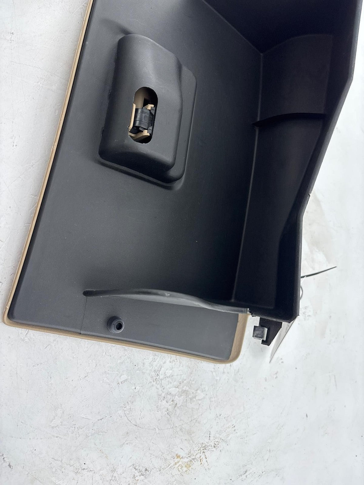 2000-2007 Ford Taurus Dash Glove Box Storage Compartment OEM