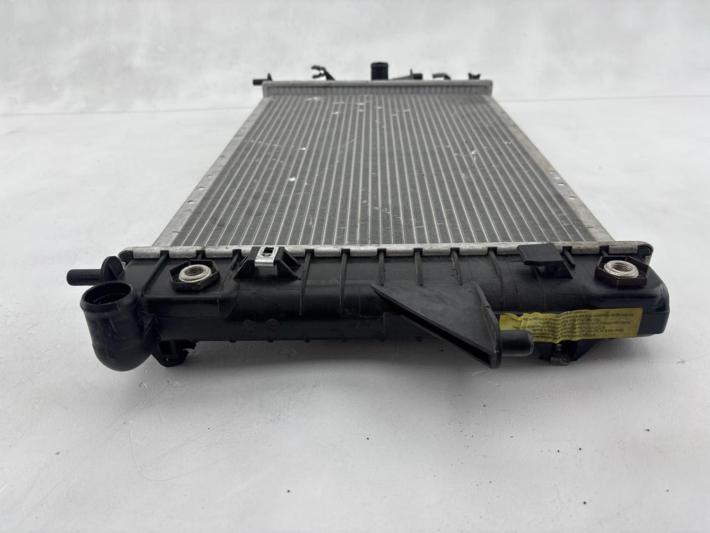 00-02 Saturn S SW2 1.9L Engine Cooling Radiator Assembly