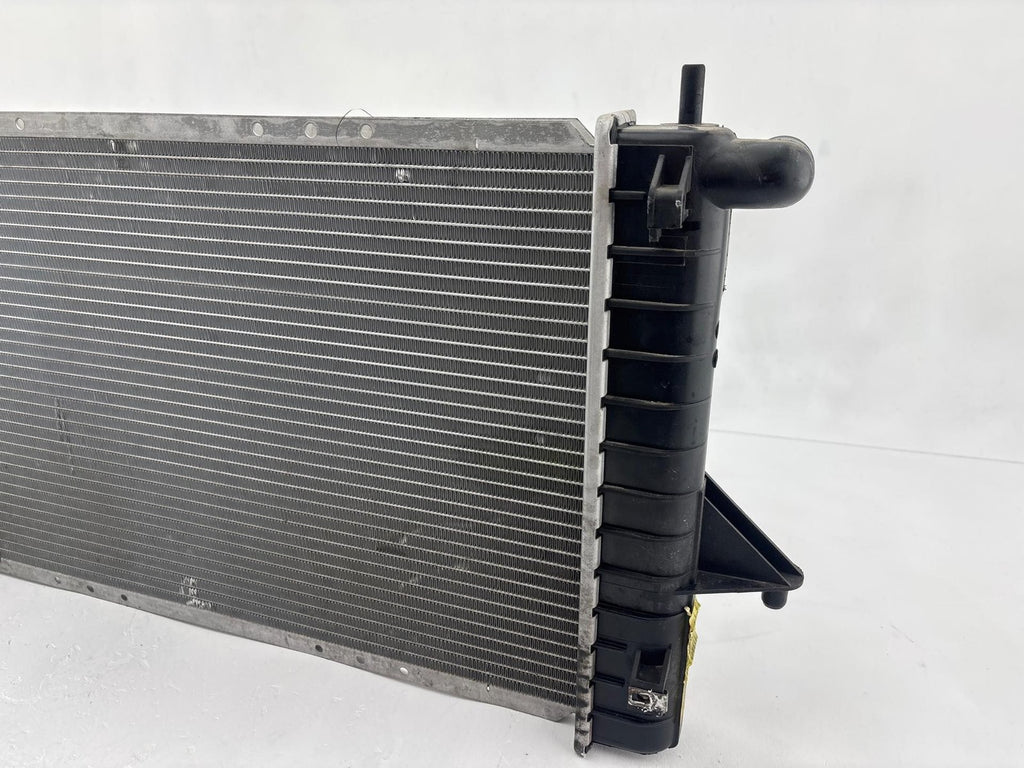 00-02 Saturn S SW2 1.9L Engine Cooling Radiator Assembly