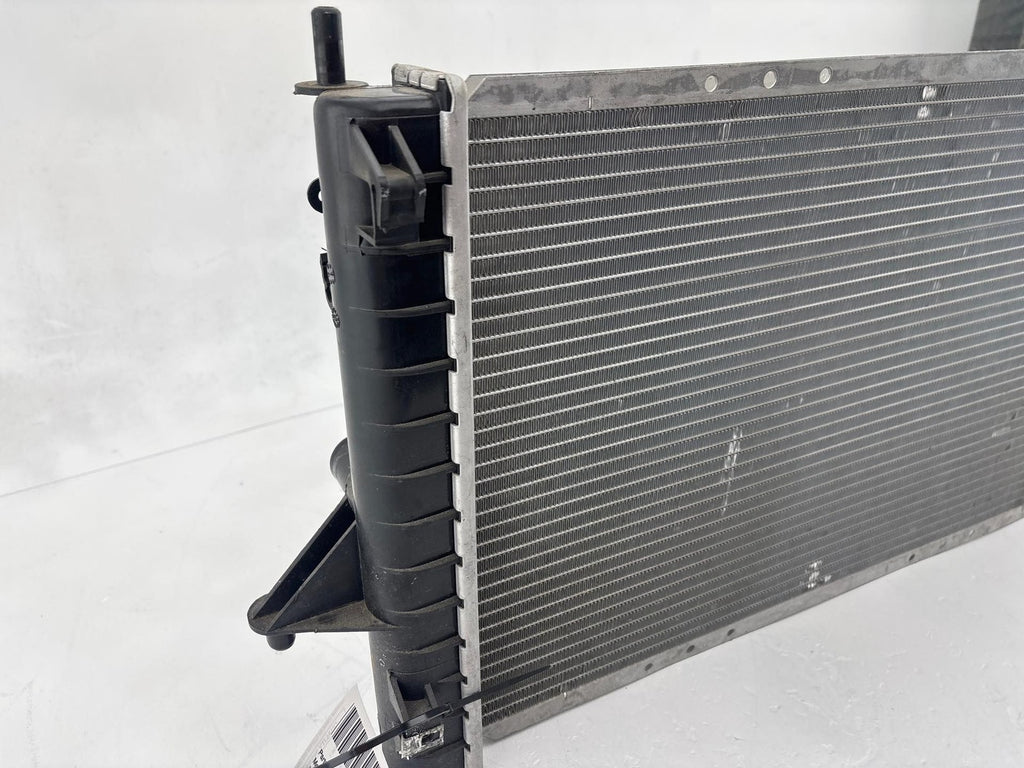 00-02 Saturn S SW2 1.9L Engine Cooling Radiator Assembly