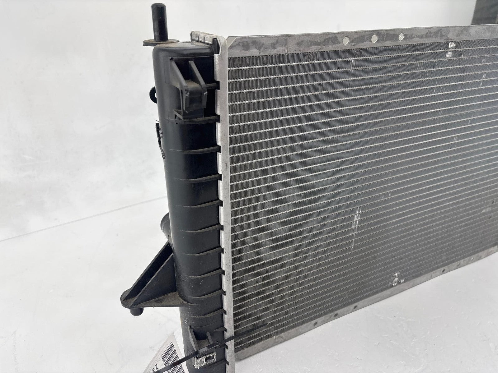 00-02 Saturn S SW2 1.9L Engine Cooling Radiator Assembly