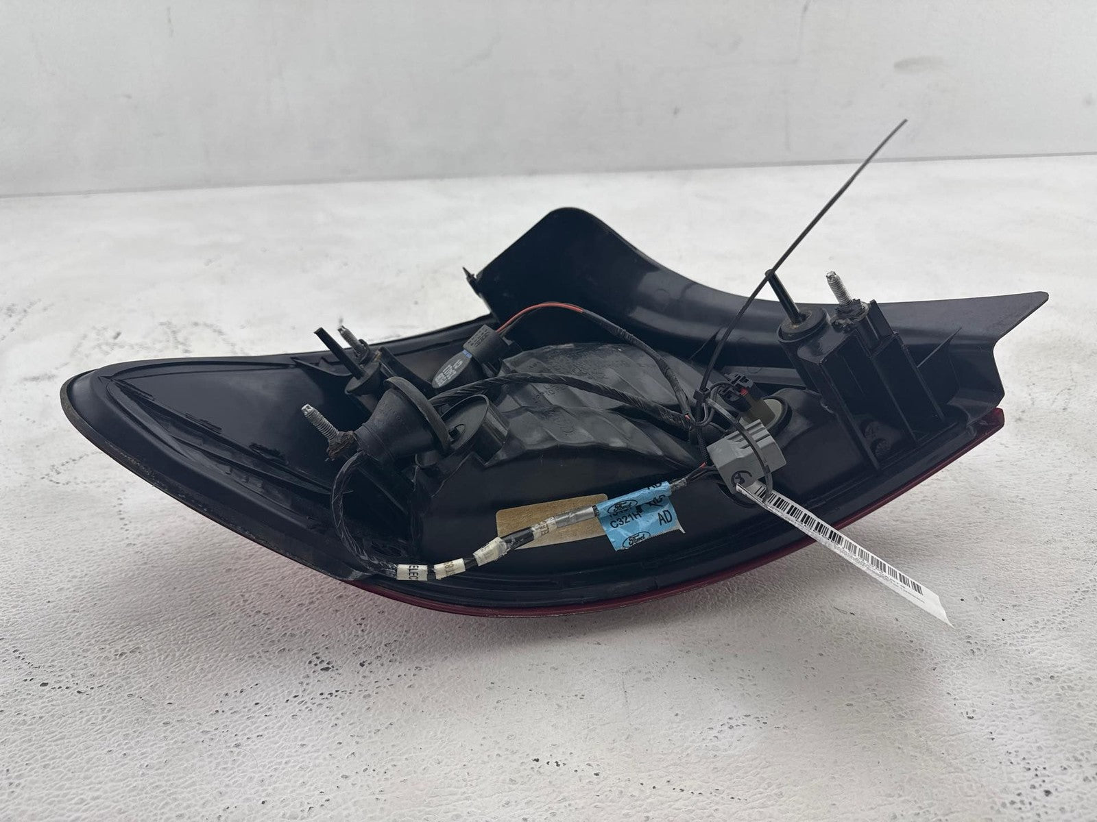 2000-2003 Ford Taurus Rear Right Tail Light Lamp Assembly OEM